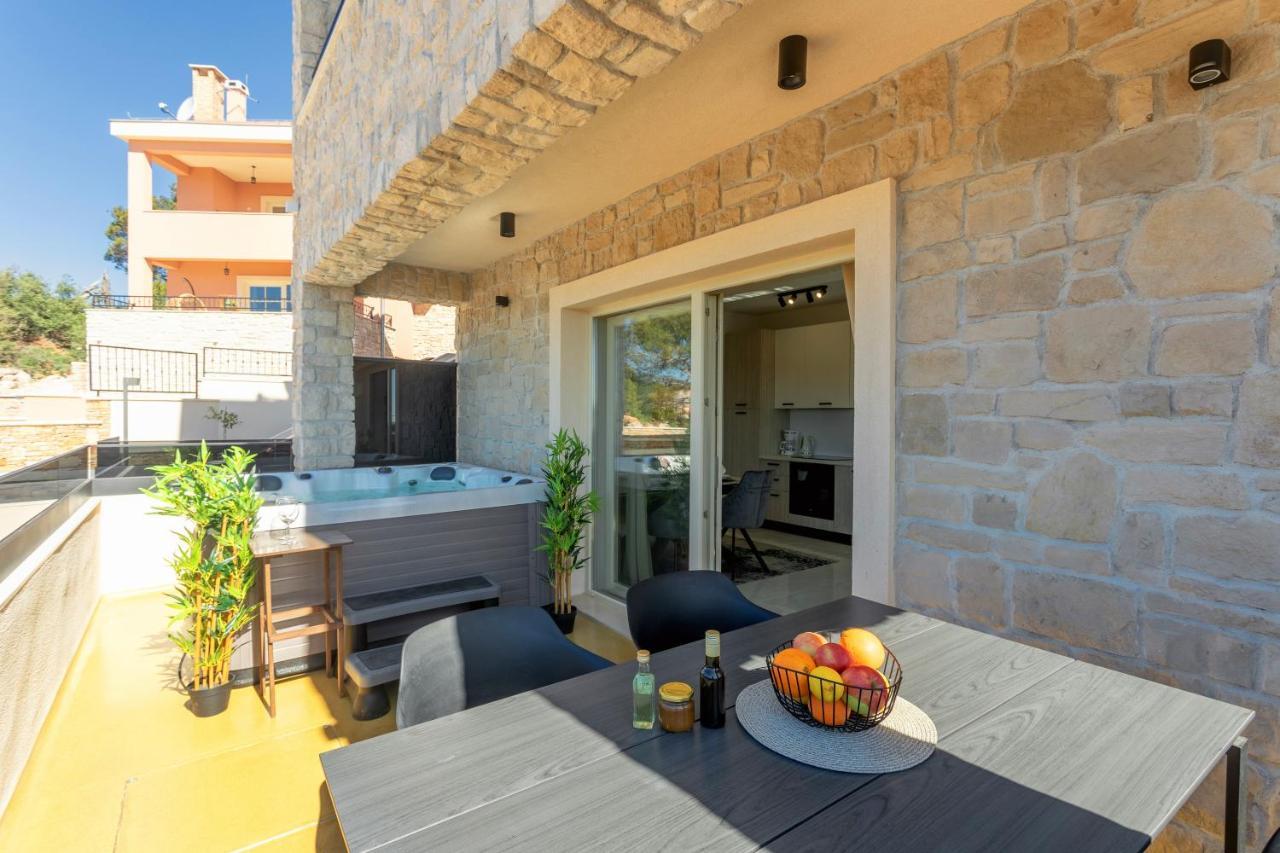 סאלי Teona Luxury Apartment With Jacuzzi And Terrace Sea View מראה חיצוני תמונה